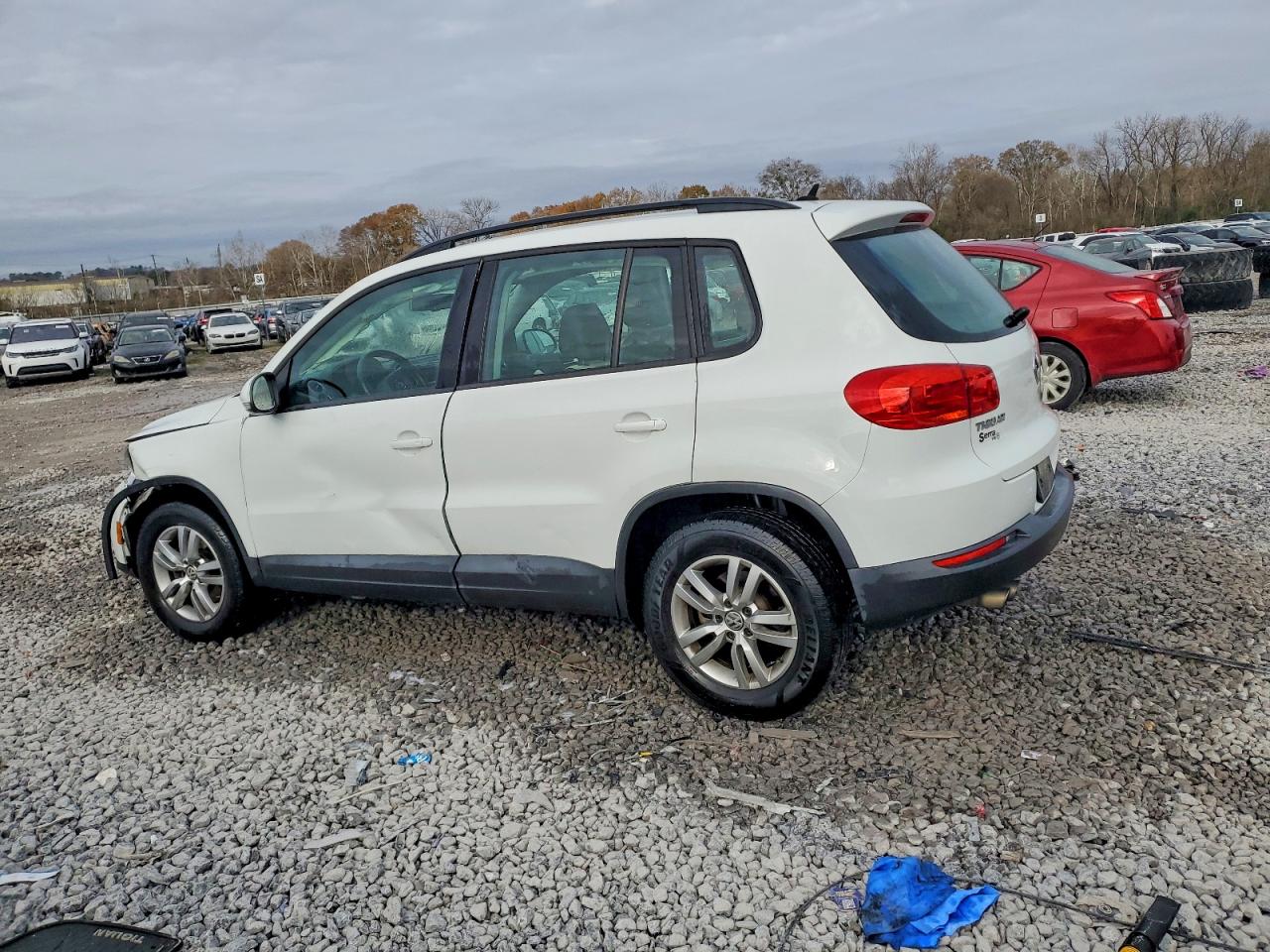 2016 VOLKSWAGEN TIGUAN S photo 2