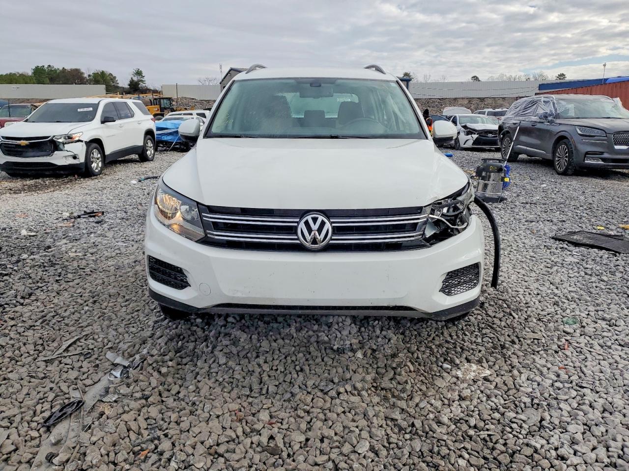 2016 VOLKSWAGEN TIGUAN S photo 5