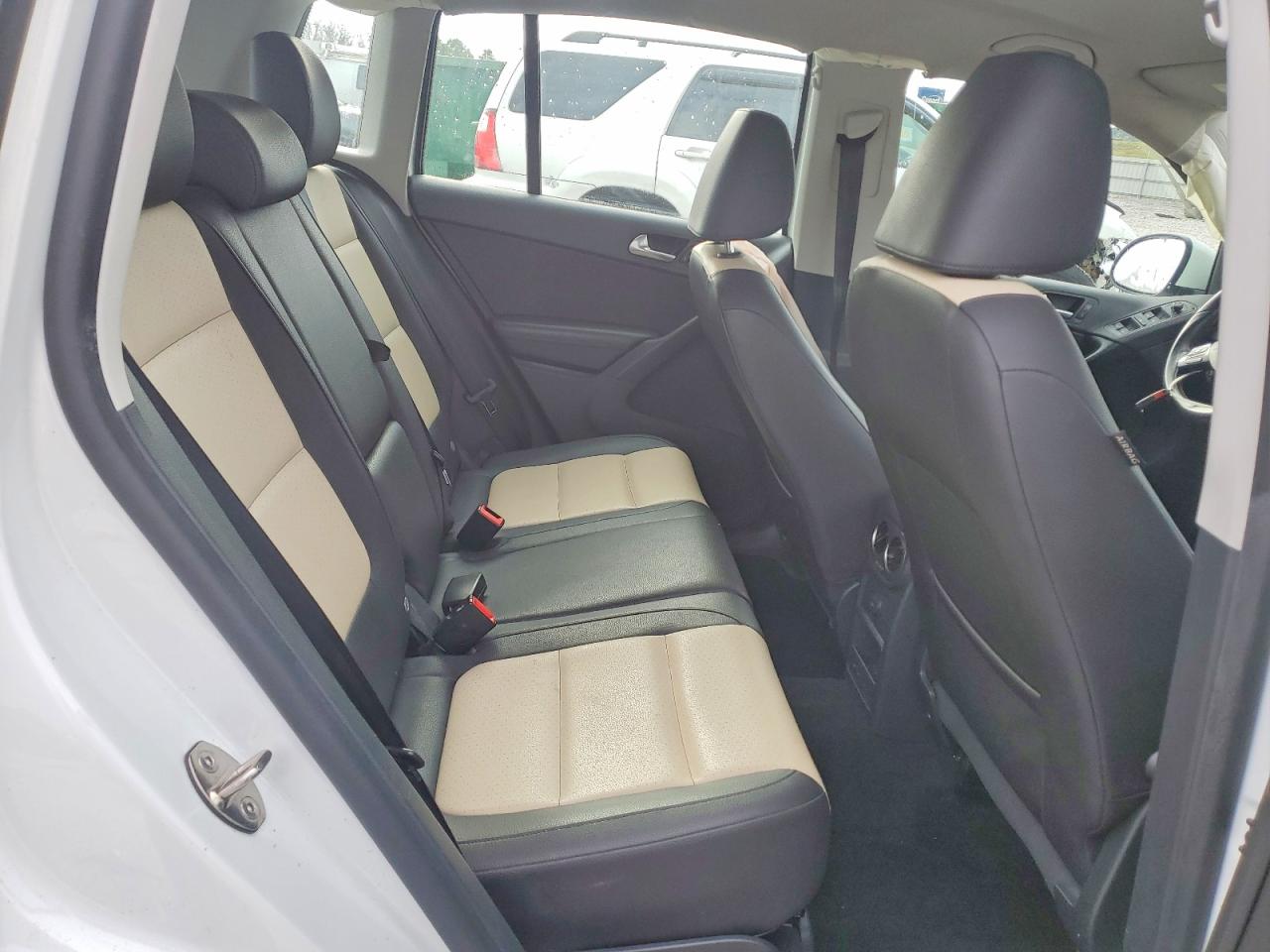 2016 VOLKSWAGEN TIGUAN S photo 11