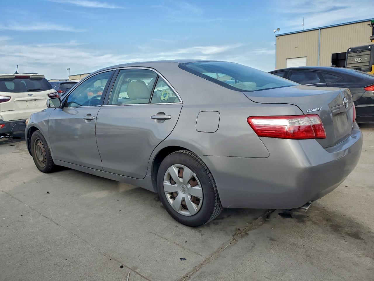 2009 TOYOTA CAMRY SE photo 2