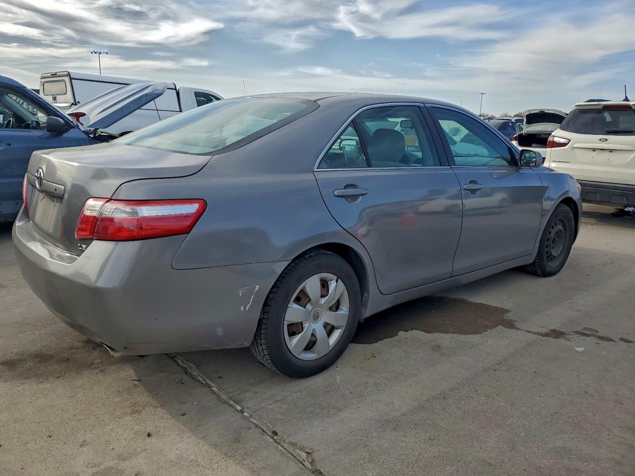 2009 TOYOTA CAMRY SE photo 3