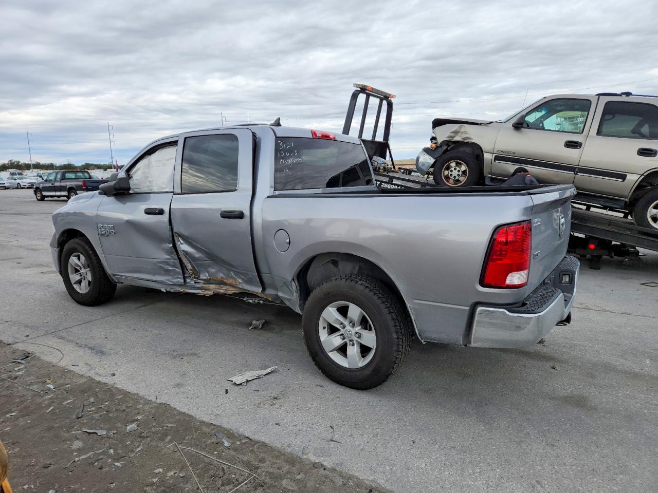 2022 RAM 1500 CLASSIC SLT photo 2