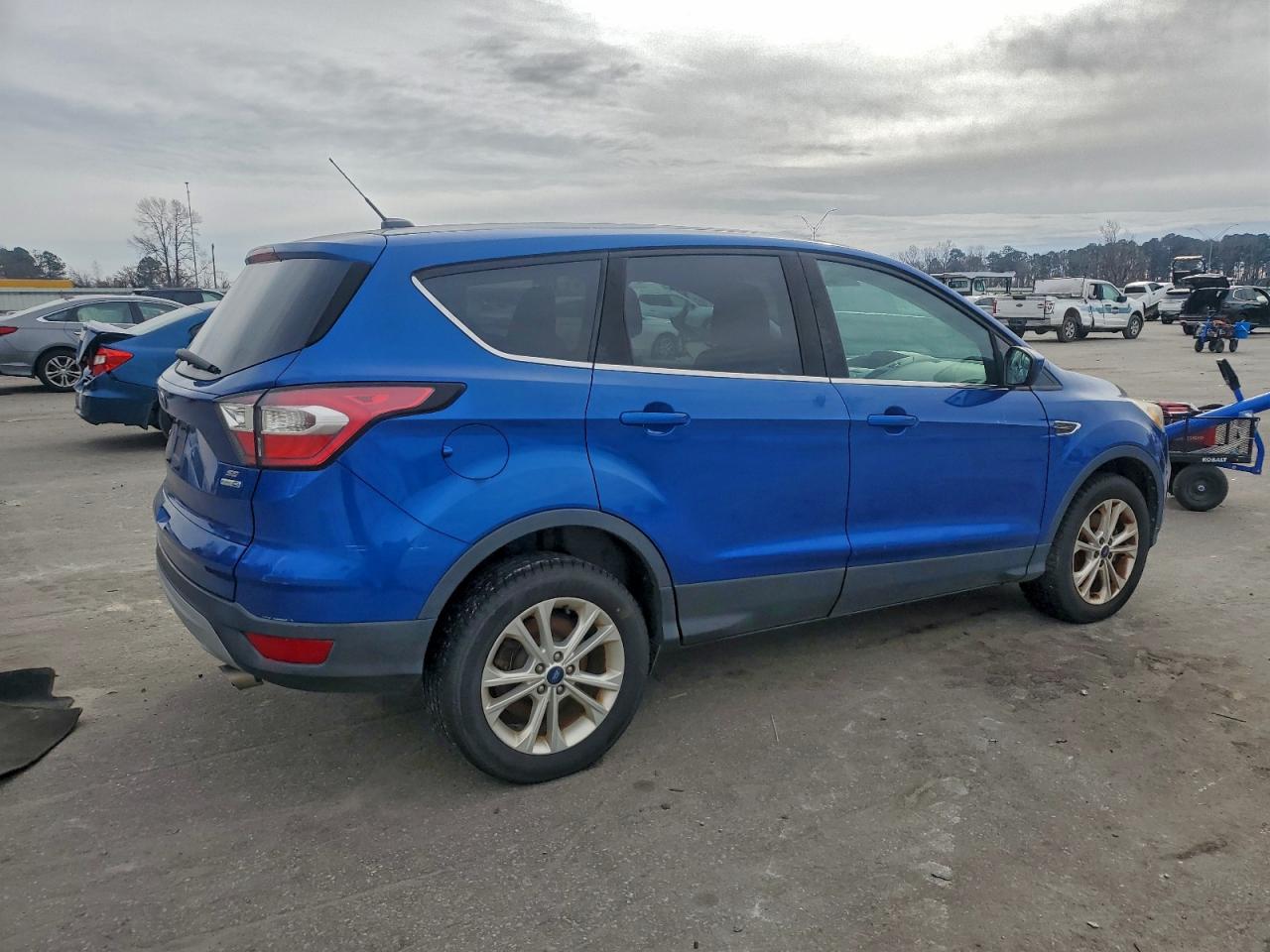 2017 FORD ESCAPE SE photo 3