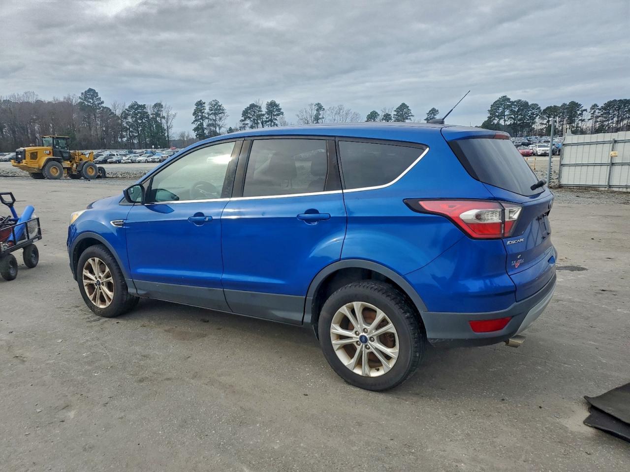 2017 FORD ESCAPE SE photo 2