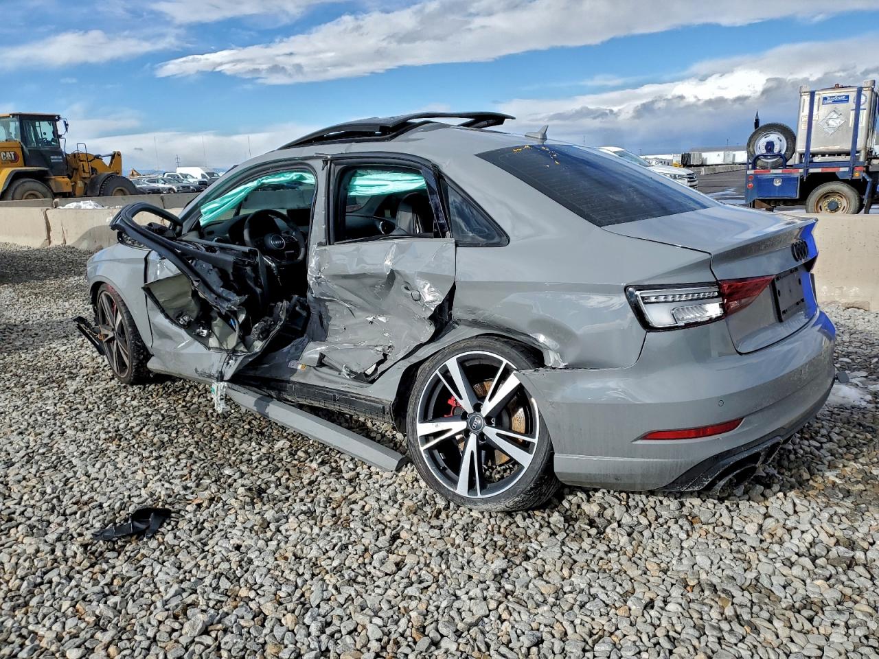 2018 AUDI RS3 photo 2