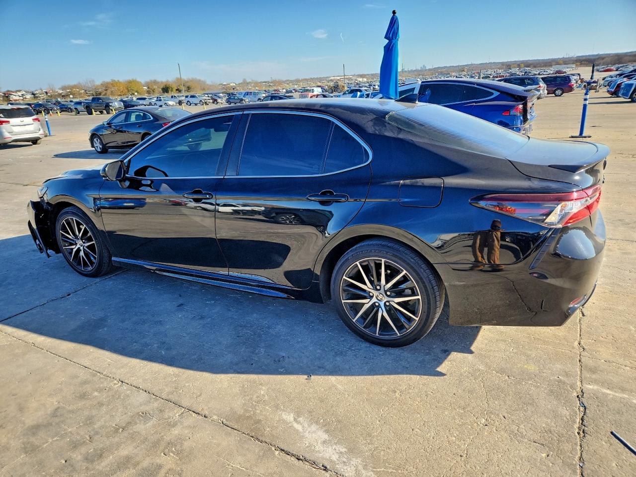 2021 TOYOTA CAMRY SE photo 2