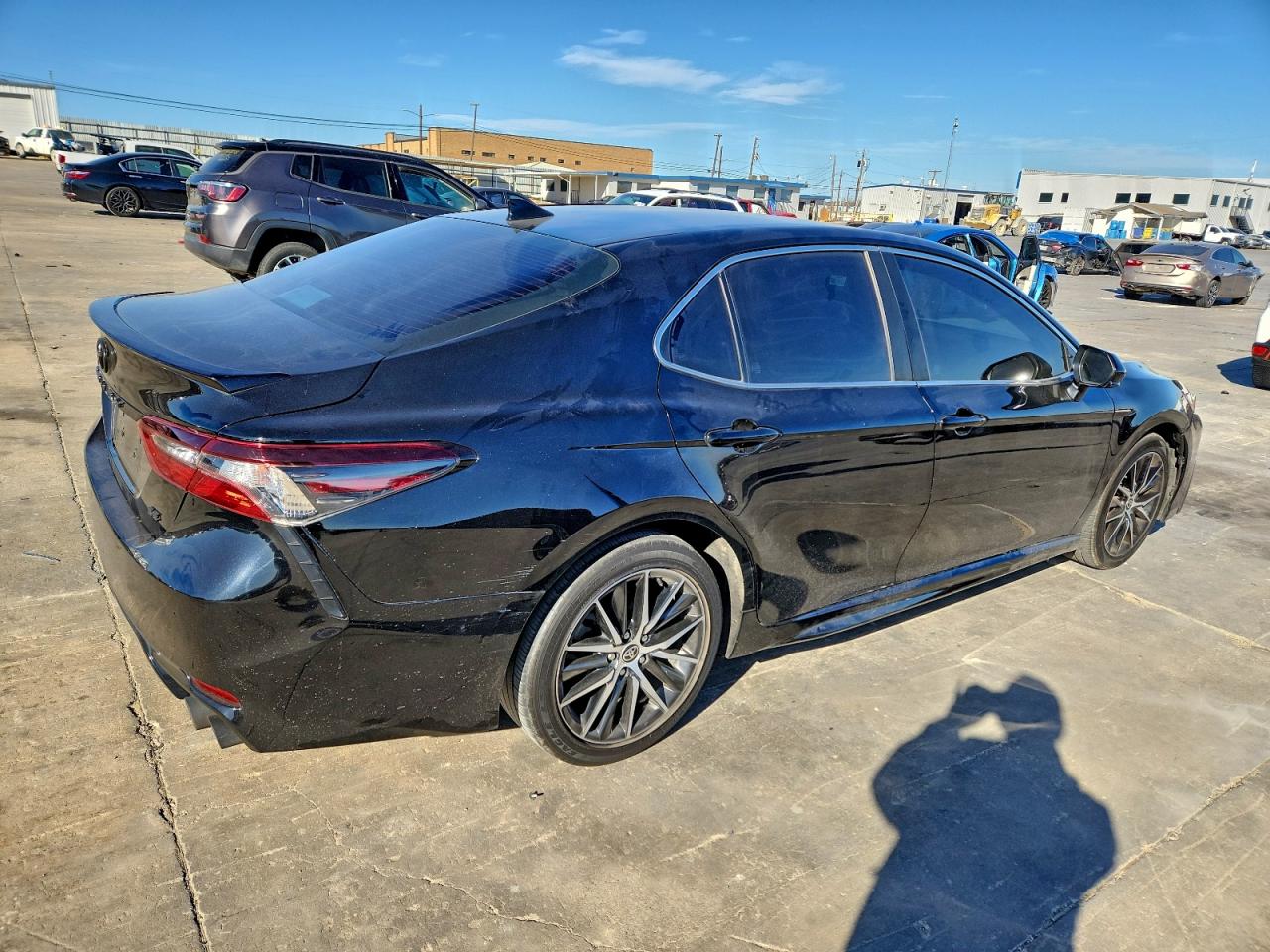 2021 TOYOTA CAMRY SE photo 3