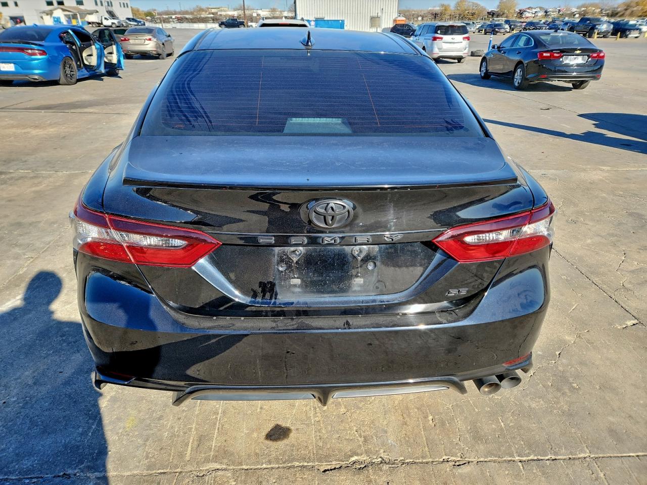 2021 TOYOTA CAMRY SE photo 6