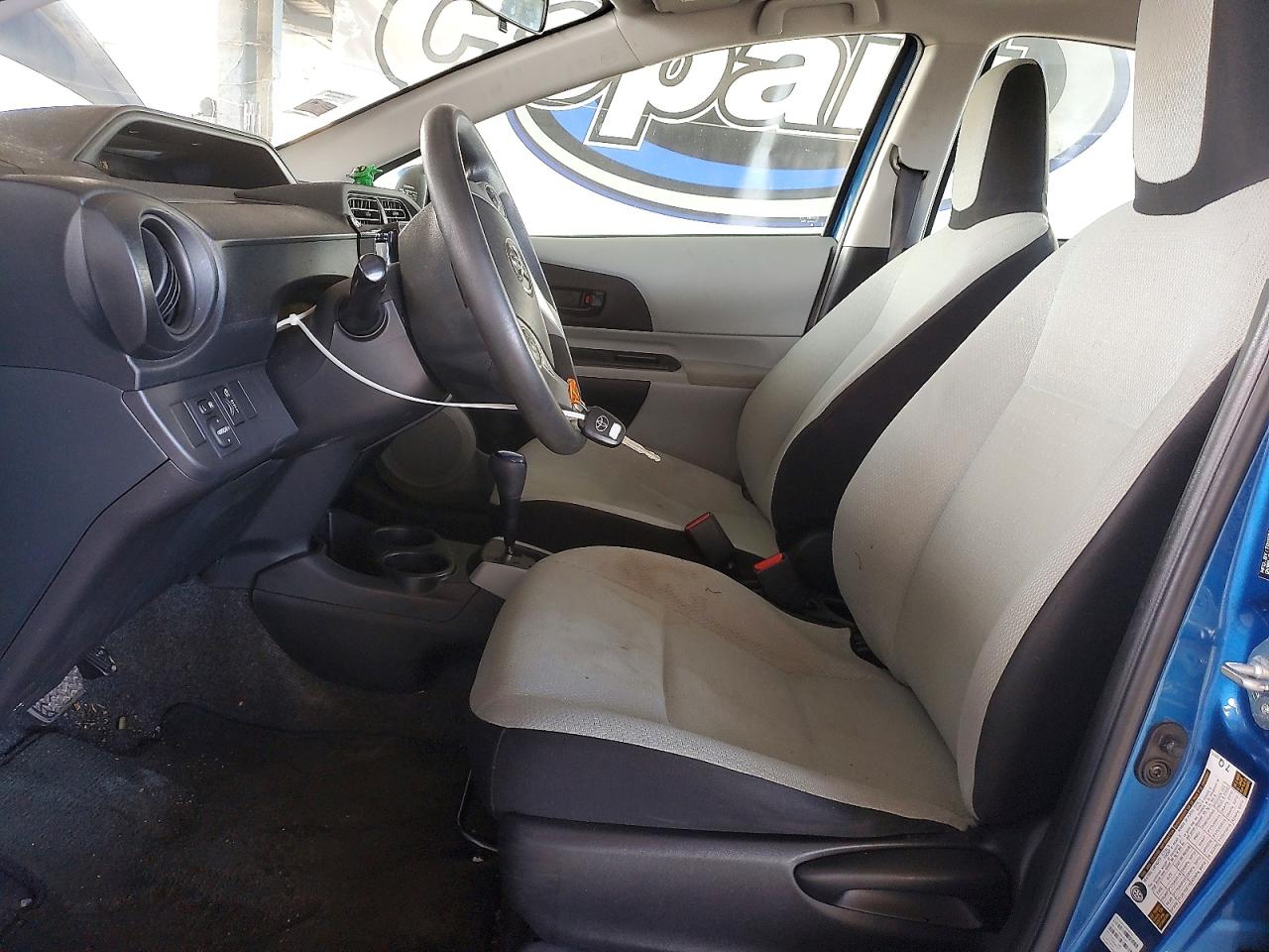 2013 TOYOTA PRIUS C photo 7