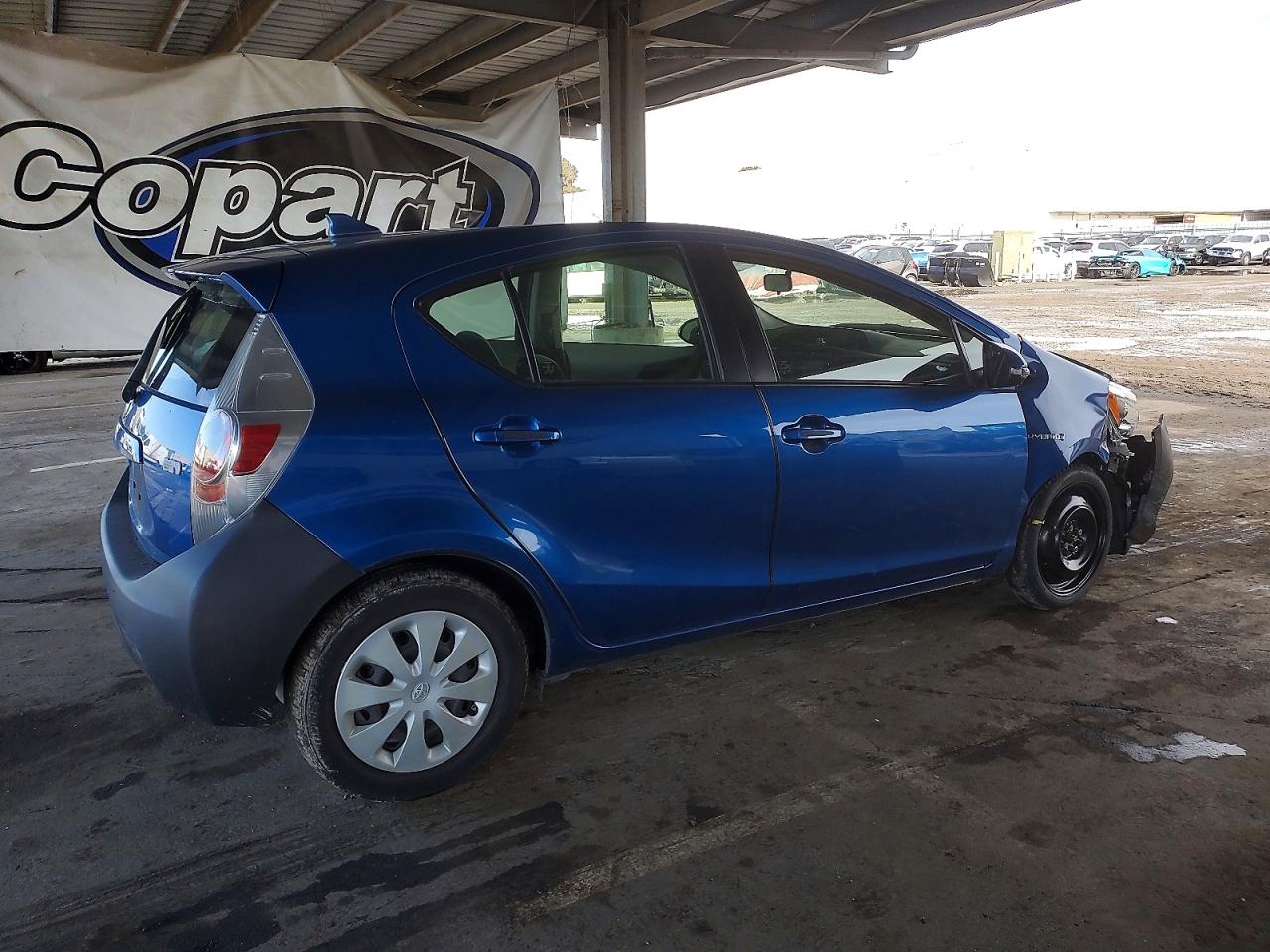 2013 TOYOTA PRIUS C photo 3