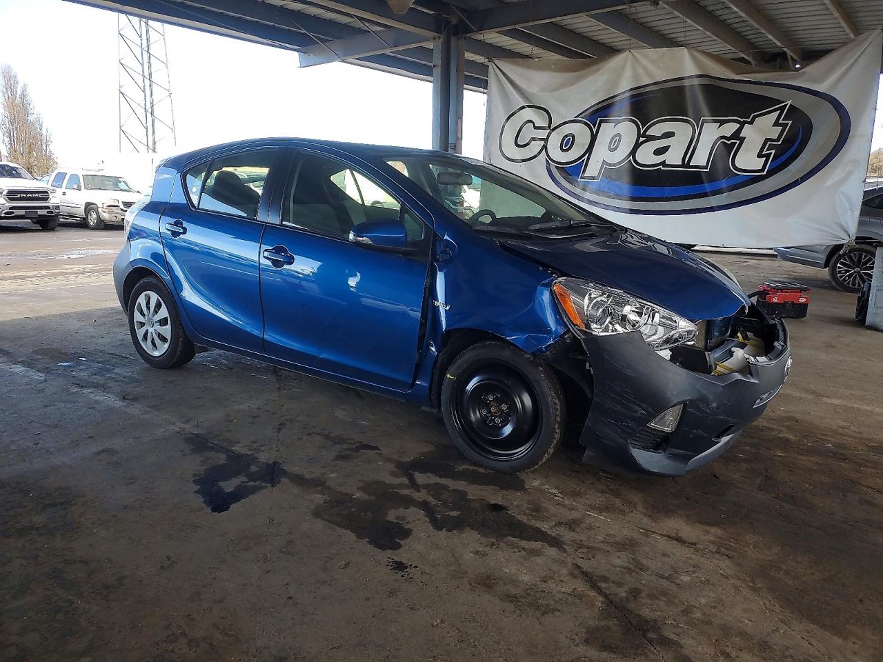2013 TOYOTA PRIUS C photo 4