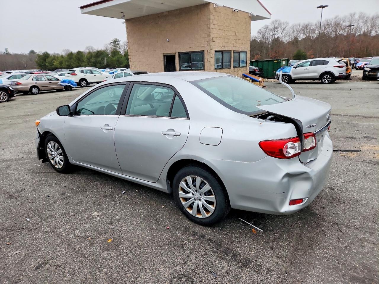 2013 TOYOTA COROLLA BASE photo 3