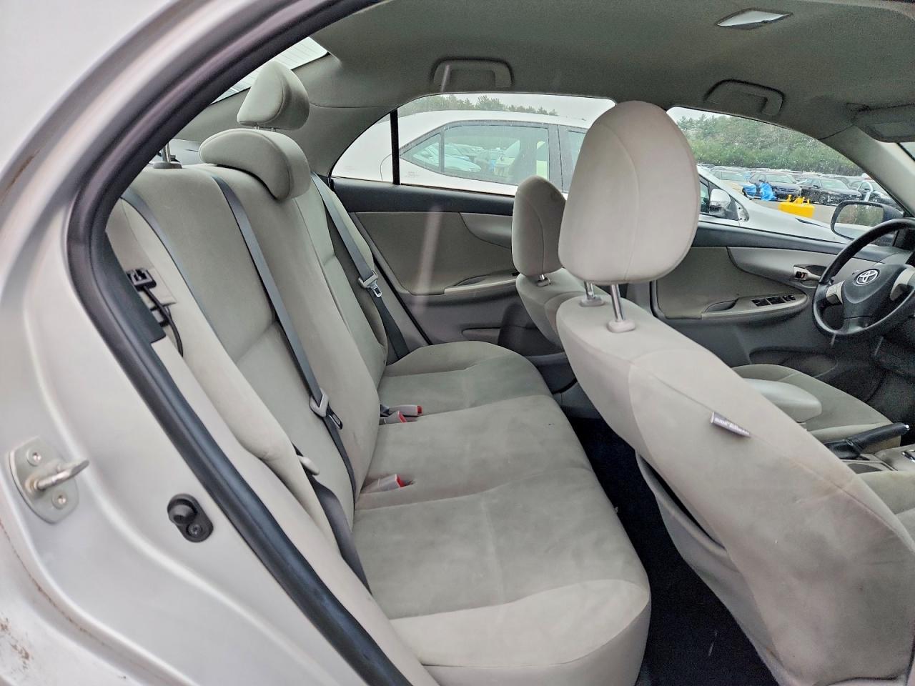 2013 TOYOTA COROLLA BASE photo 19