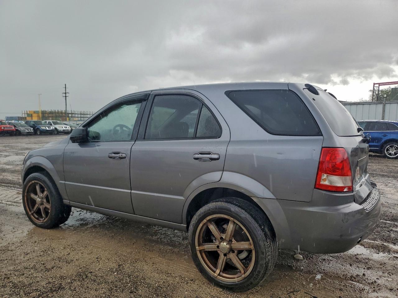 2005 KIA SORENTO EX photo 2