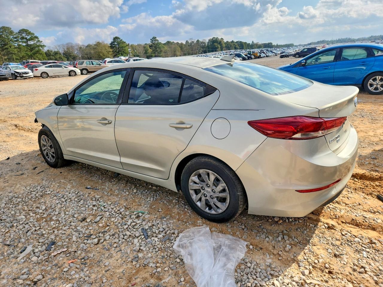 2017 HYUNDAI ELANTRA SE photo 2