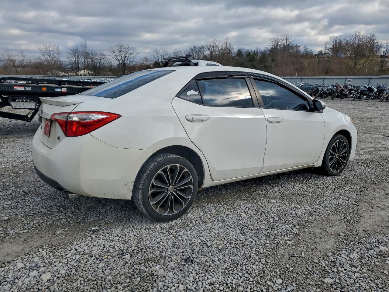 2014 TOYOTA COROLLA L photo 3