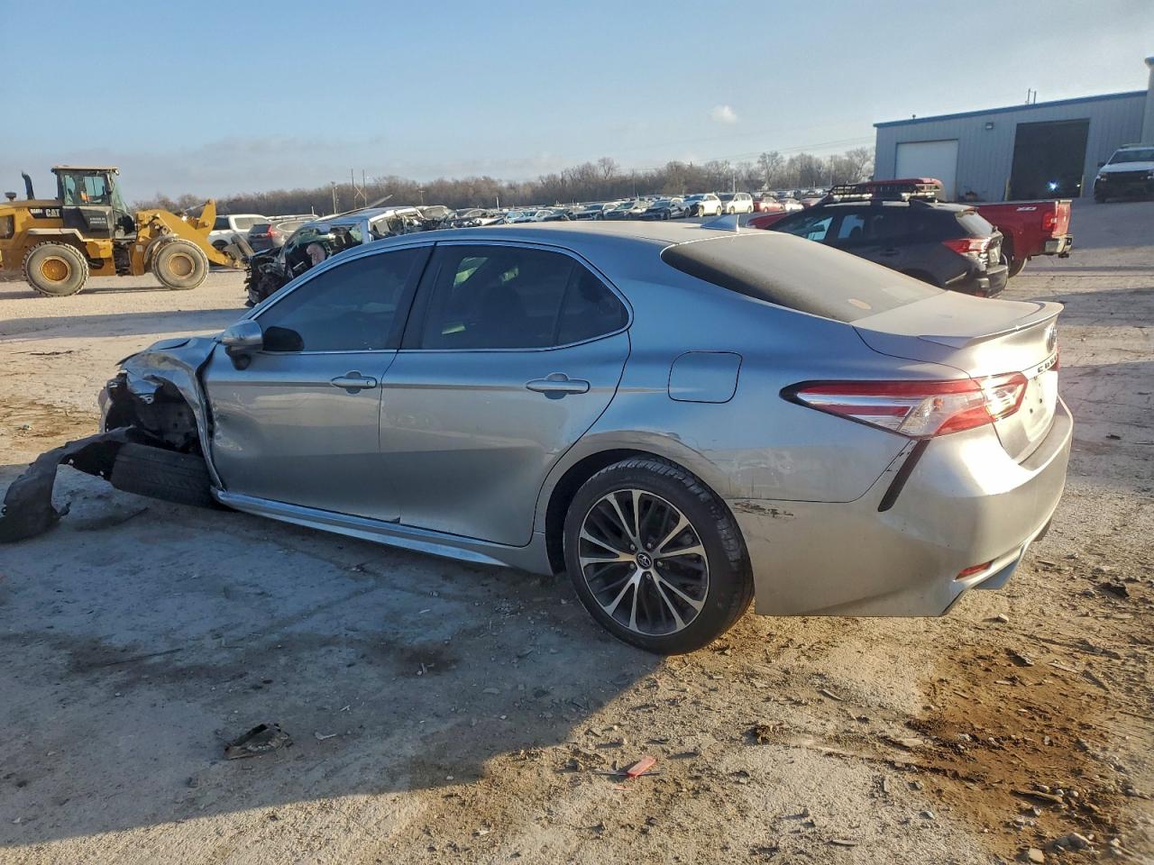 2020 TOYOTA CAMRY SE photo 3