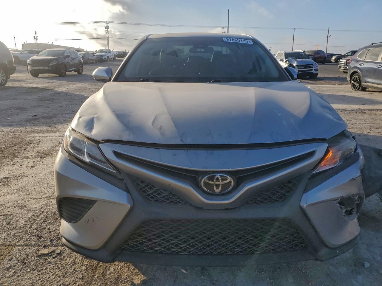 2020 TOYOTA CAMRY SE photo 9