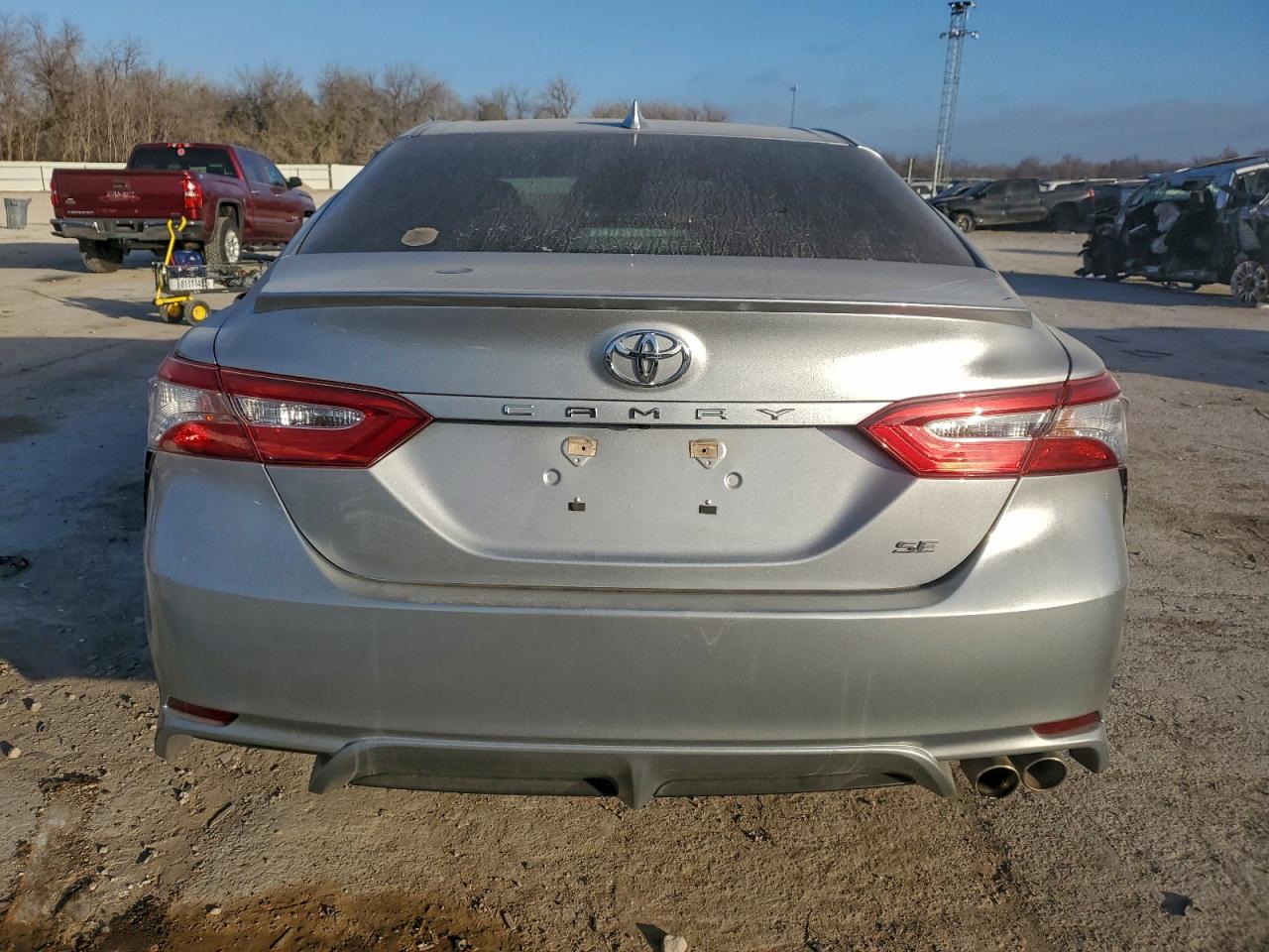 2020 TOYOTA CAMRY SE photo 11