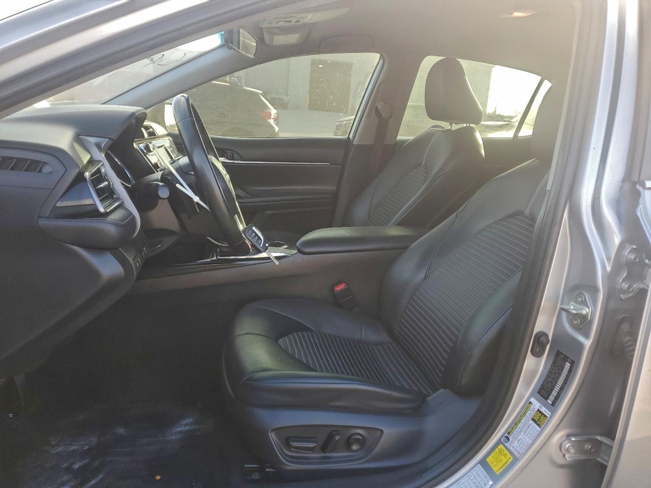 2020 TOYOTA CAMRY SE photo 13