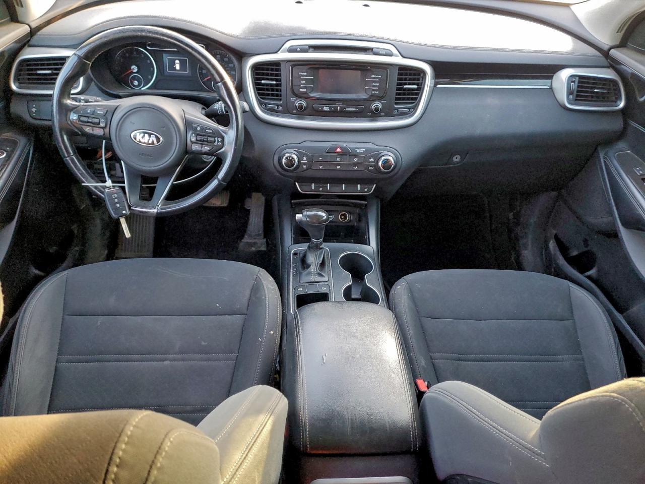 2016 KIA SORENTO LX photo 8