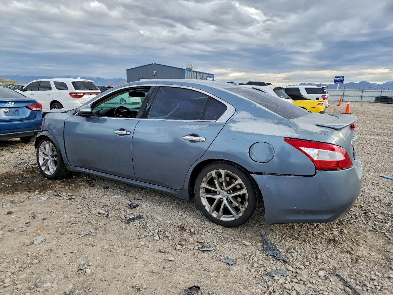 2011 NISSAN MAXIMA S photo 2