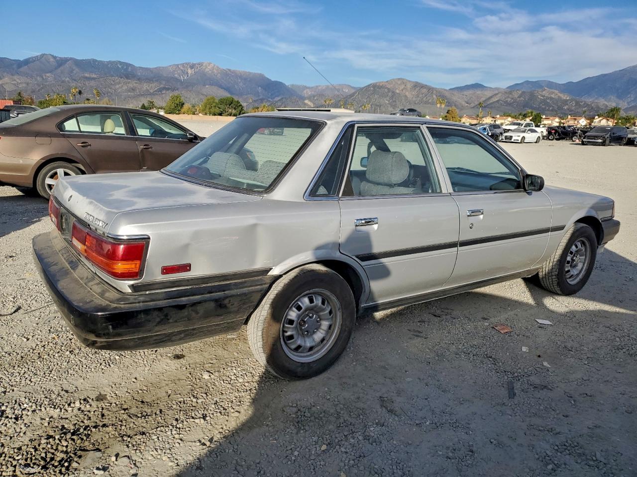 1991 TOYOTA CAMRY photo 3