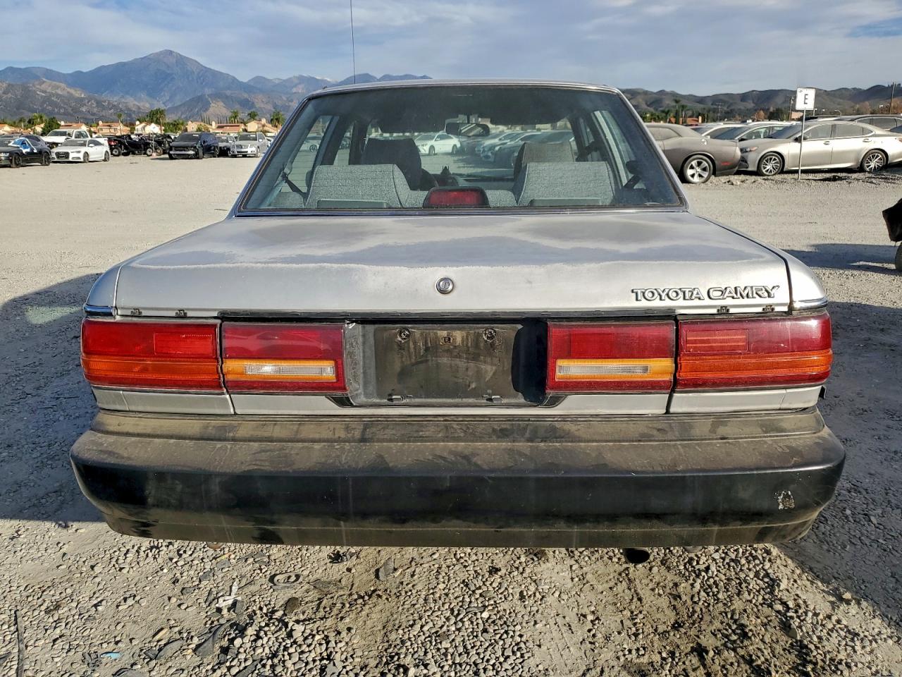 1991 TOYOTA CAMRY photo 6