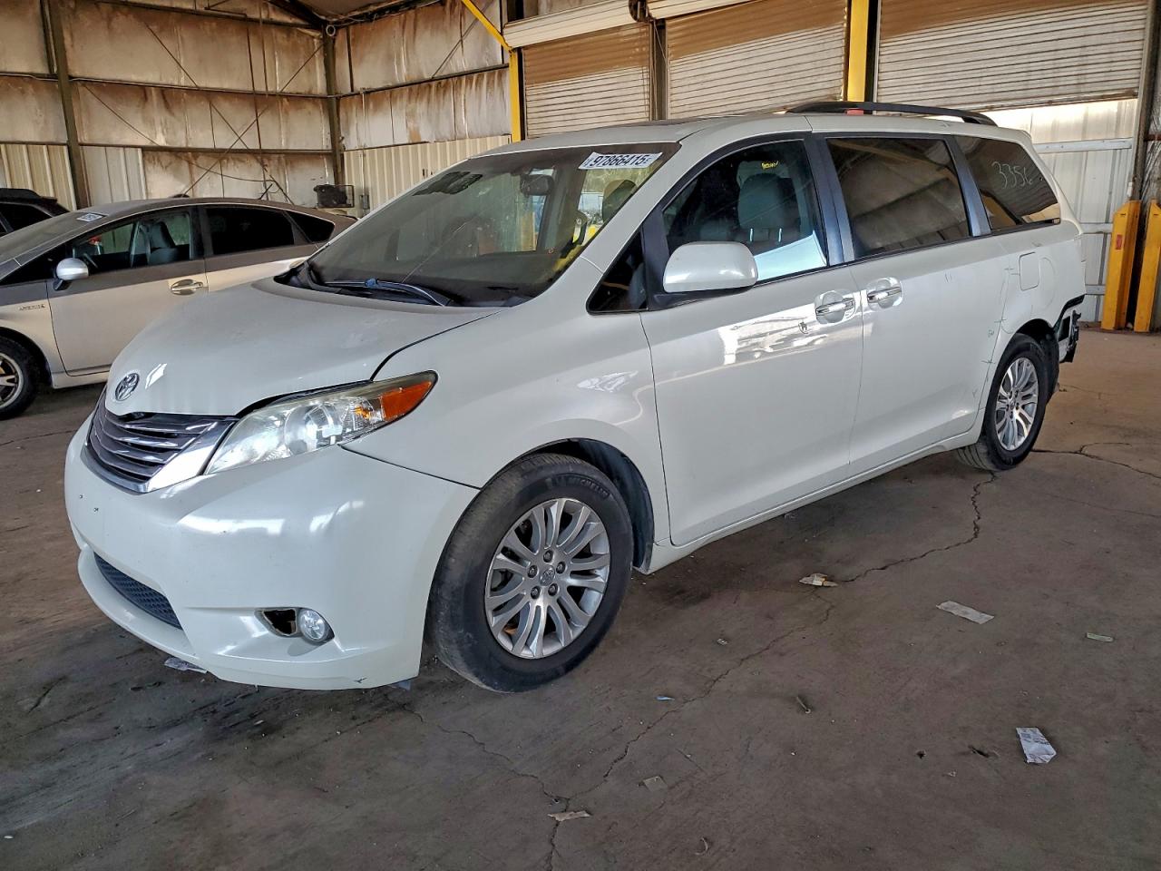 2017 TOYOTA SIENNA