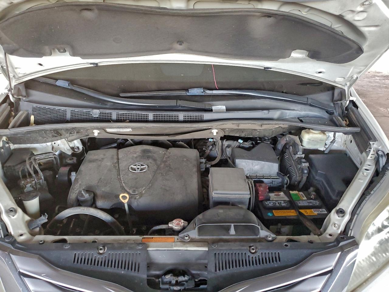 2017 TOYOTA SIENNA XLE photo 23