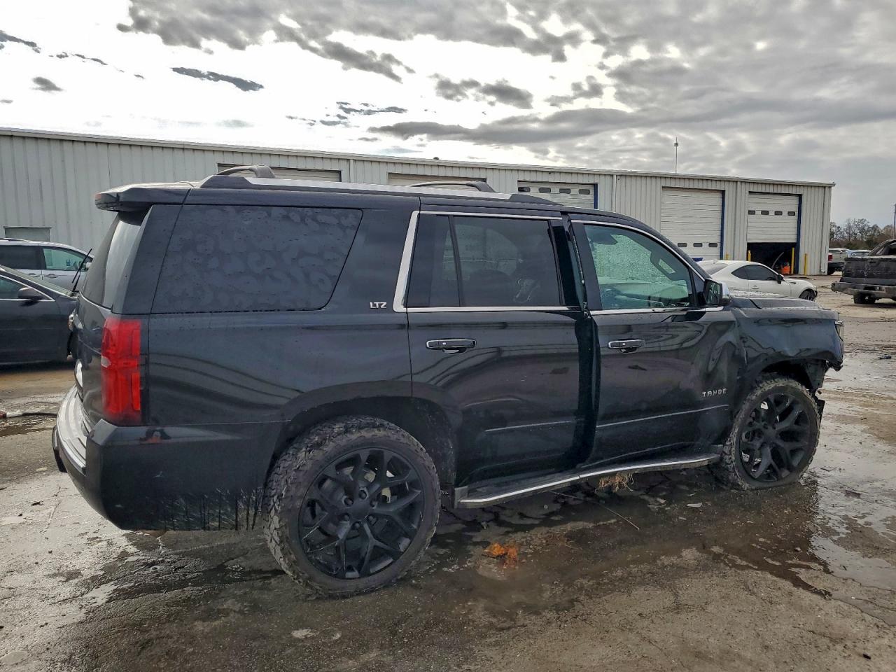 2016 CHEVROLET TAHOE C1500 LTZ photo 3