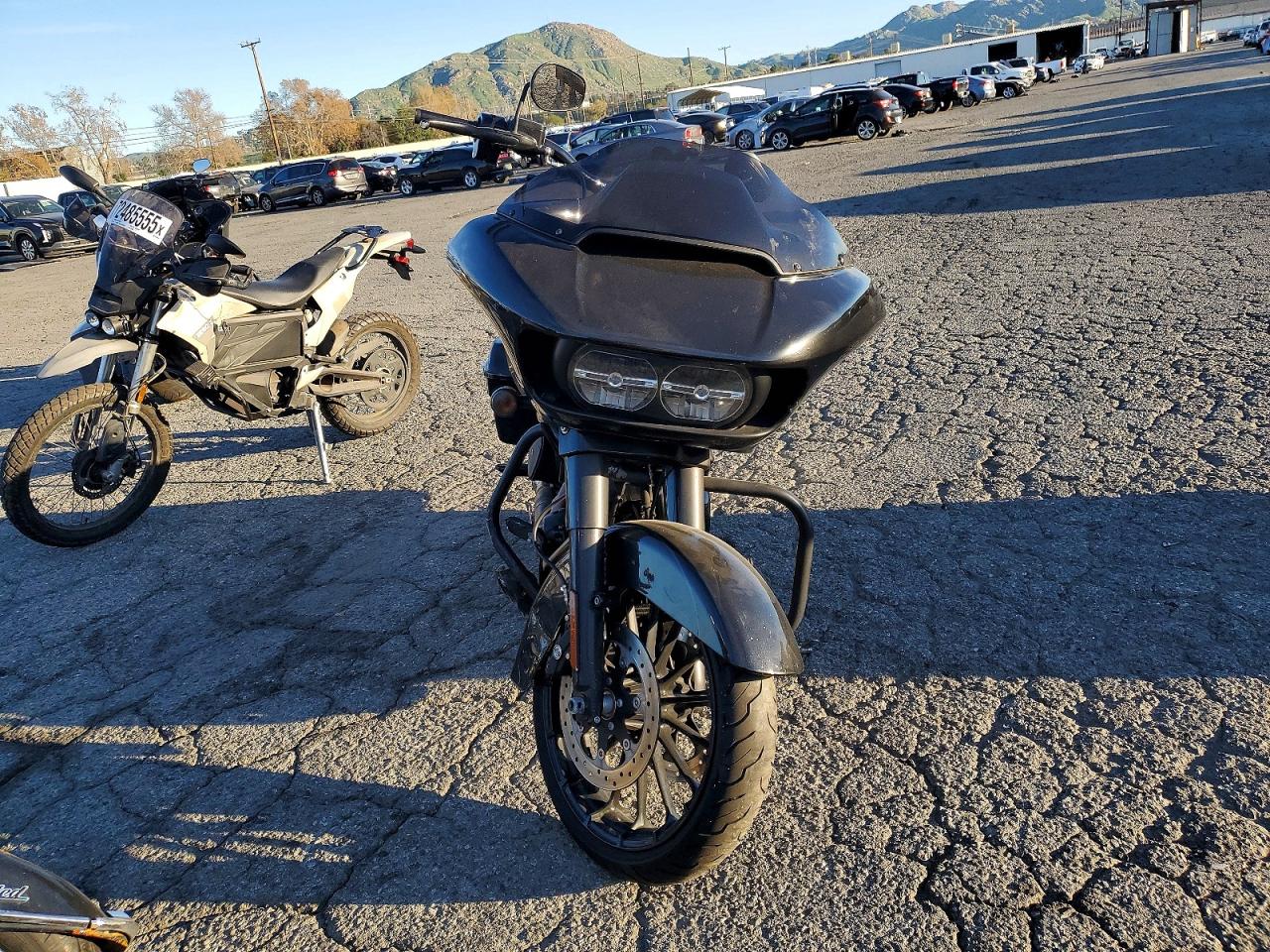 2019 HARLEY-DAVIDSON FLTRXS photo 3
