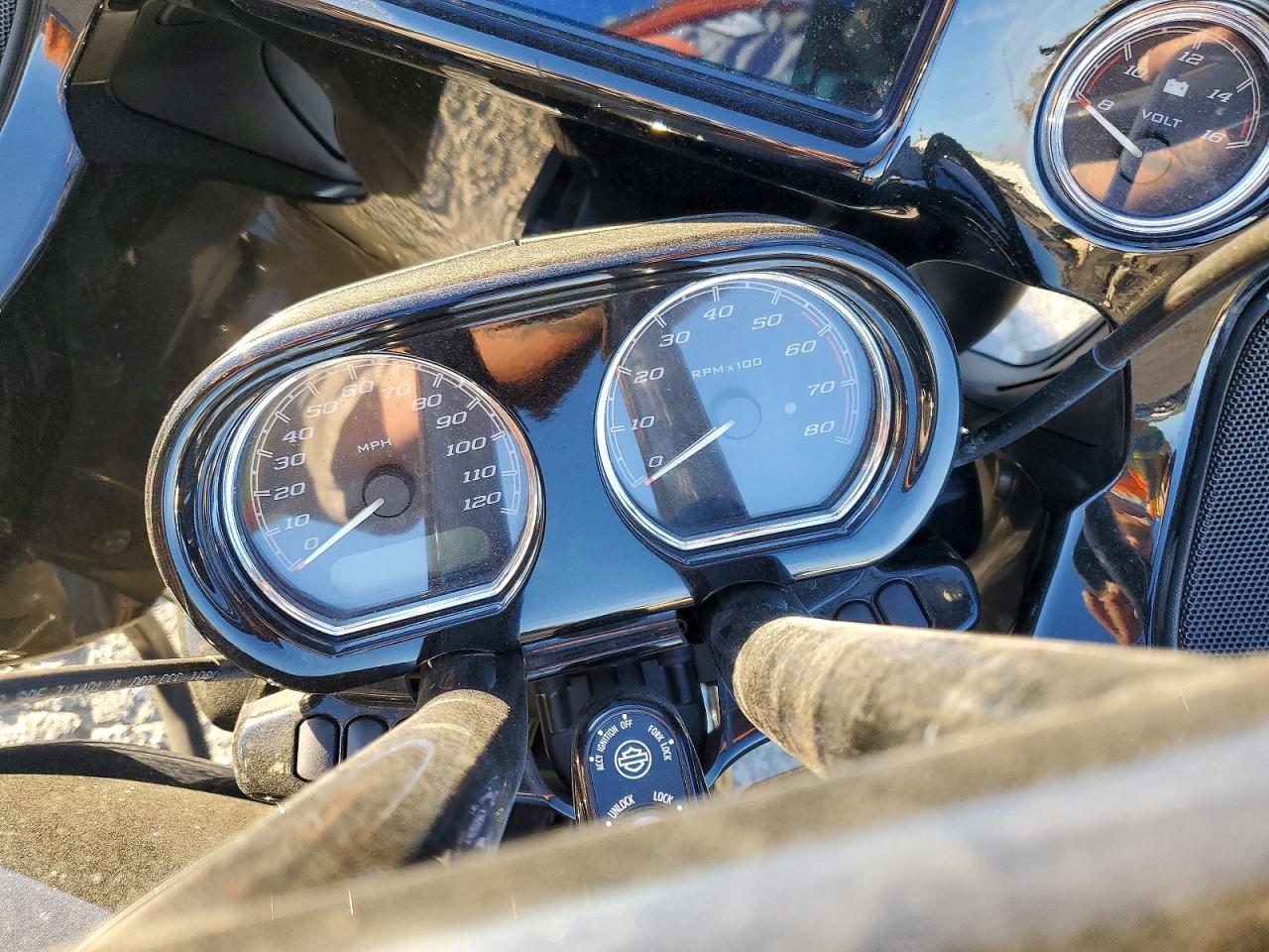 2019 HARLEY-DAVIDSON FLTRXS photo 13