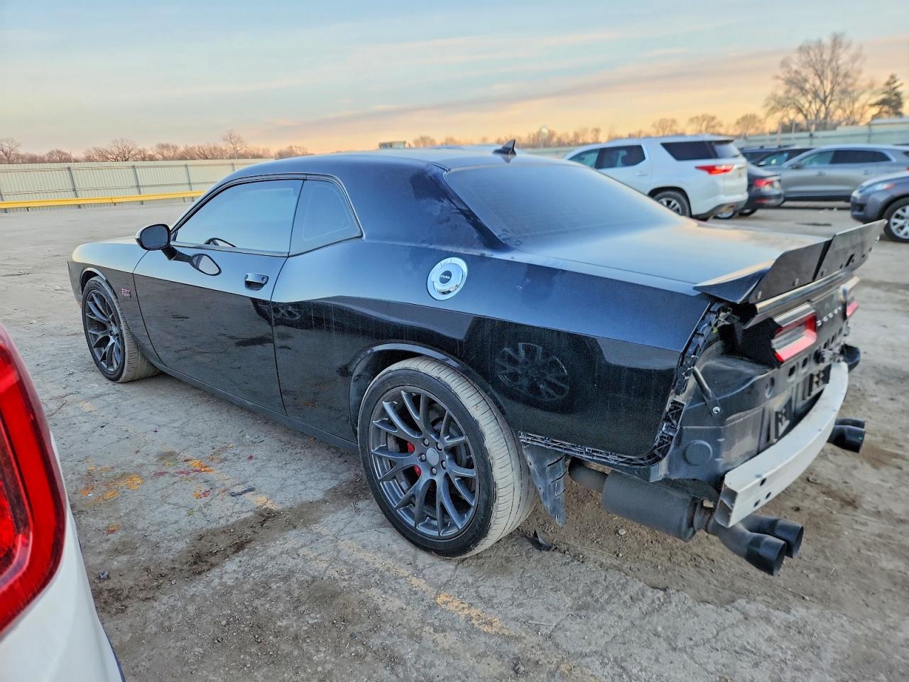 2016 DODGE CHALLENGER SRT 392 photo 4