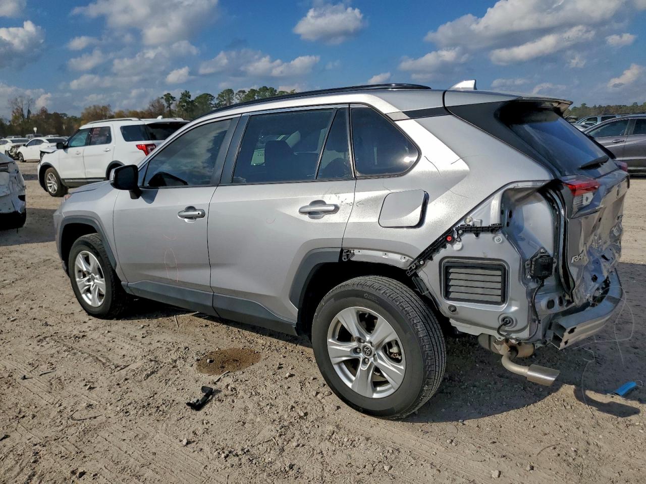 2021 TOYOTA RAV4 XLE photo 2