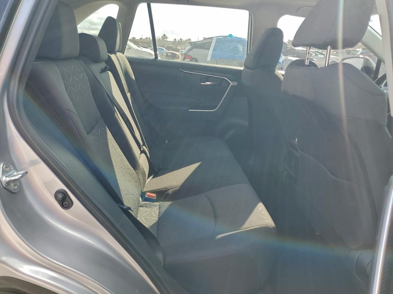 2021 TOYOTA RAV4 XLE photo 11