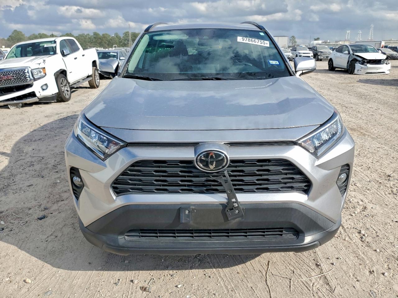 2021 TOYOTA RAV4 XLE photo 5