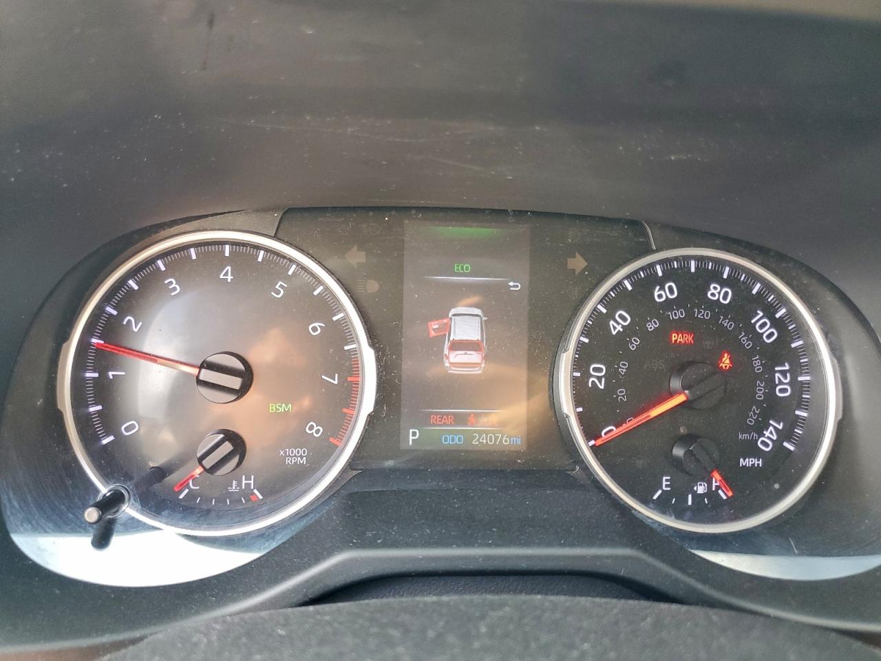 2021 TOYOTA RAV4 XLE photo 9
