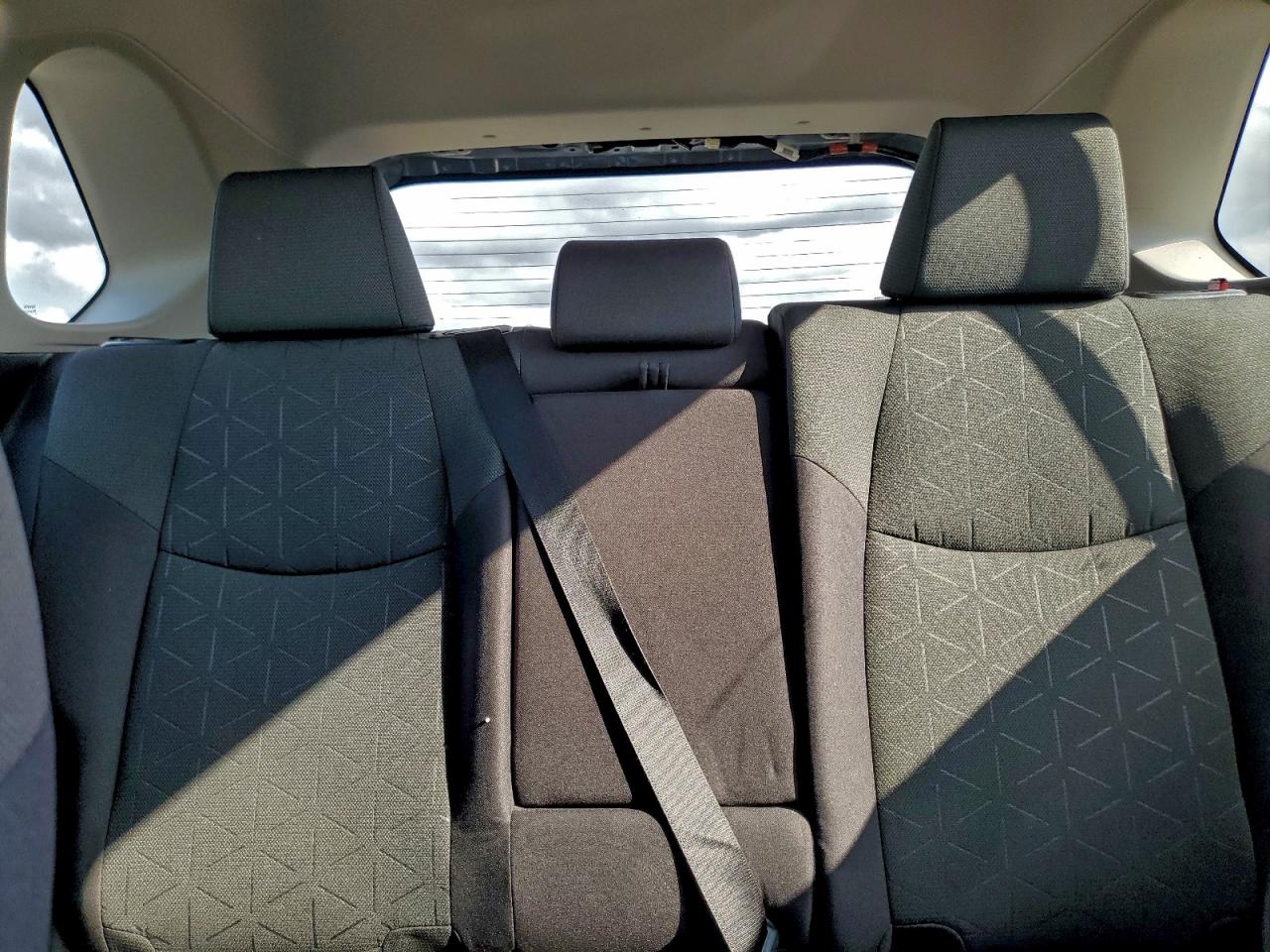 2021 TOYOTA RAV4 XLE photo 10