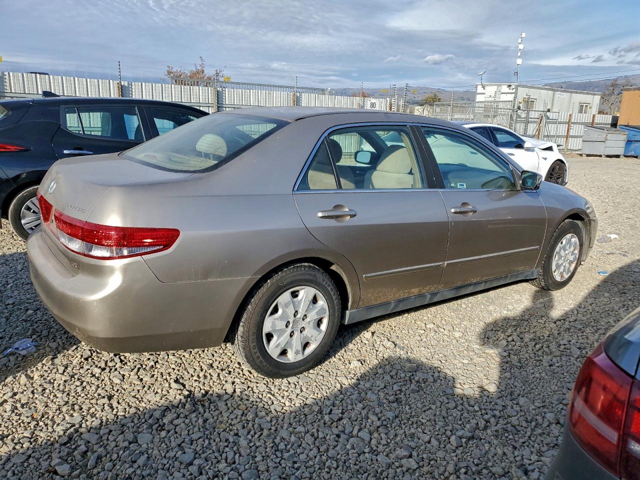 2003 HONDA ACCORD LX photo 3