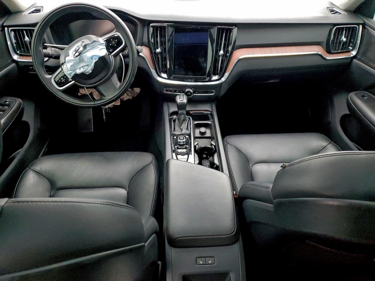 2021 VOLVO S60 T5 MOMENTUM photo 8