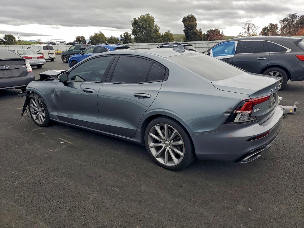 2021 VOLVO S60 T5 MOMENTUM photo 2