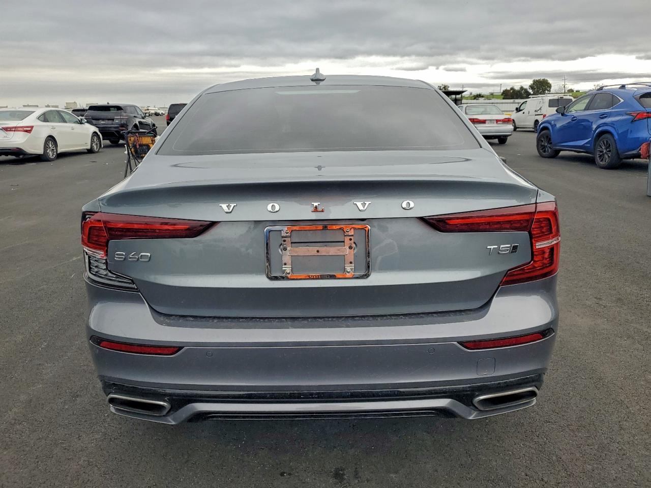 2021 VOLVO S60 T5 MOMENTUM photo 6