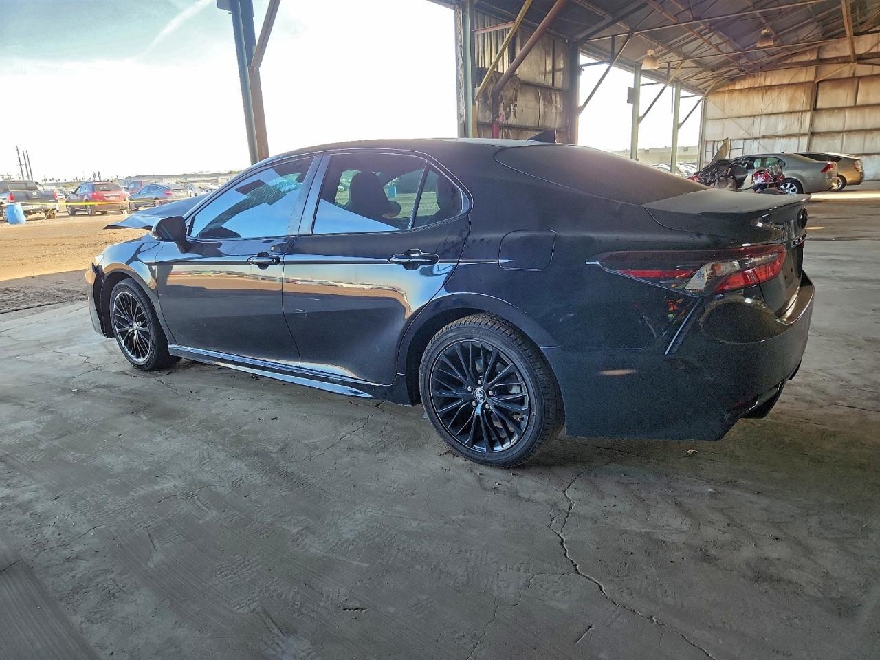 2022 TOYOTA CAMRY SE photo 2