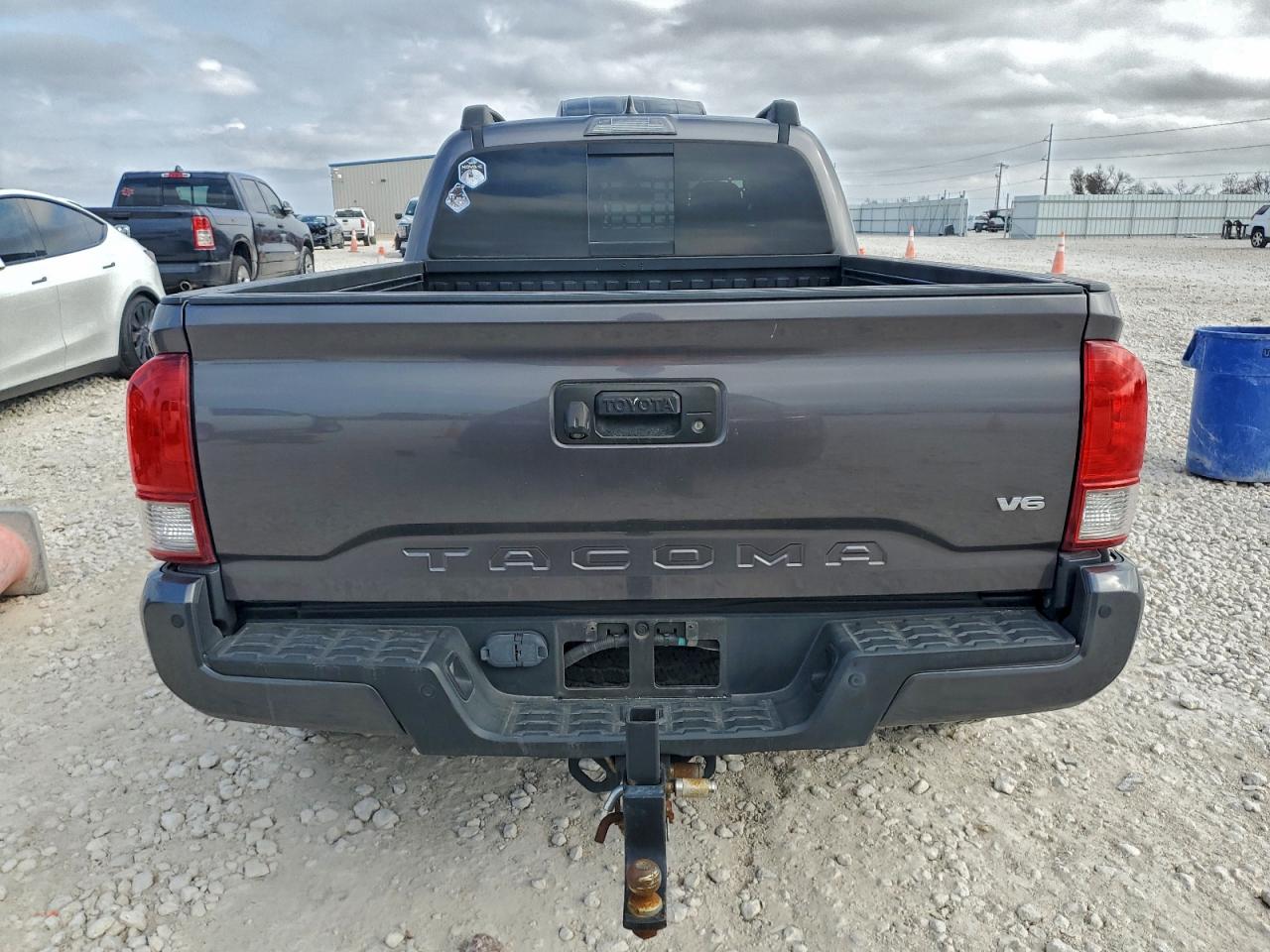 2017 TOYOTA TACOMA DOUBLE CAB photo 6