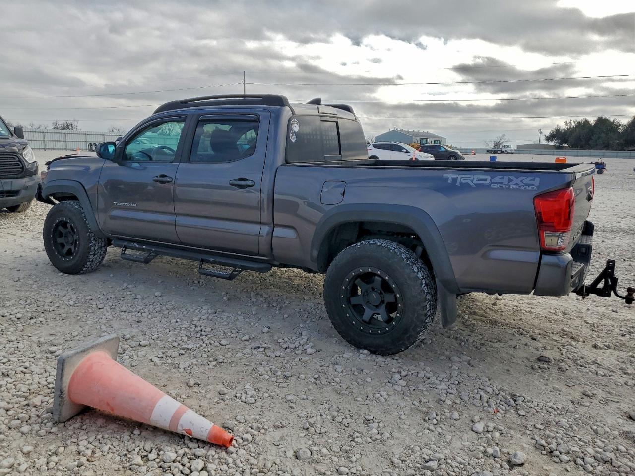 2017 TOYOTA TACOMA DOUBLE CAB photo 2