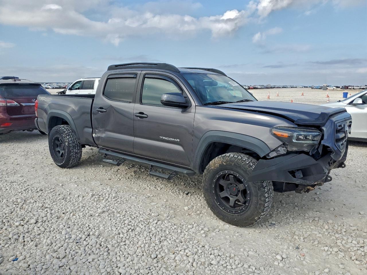 2017 TOYOTA TACOMA DOUBLE CAB photo 4