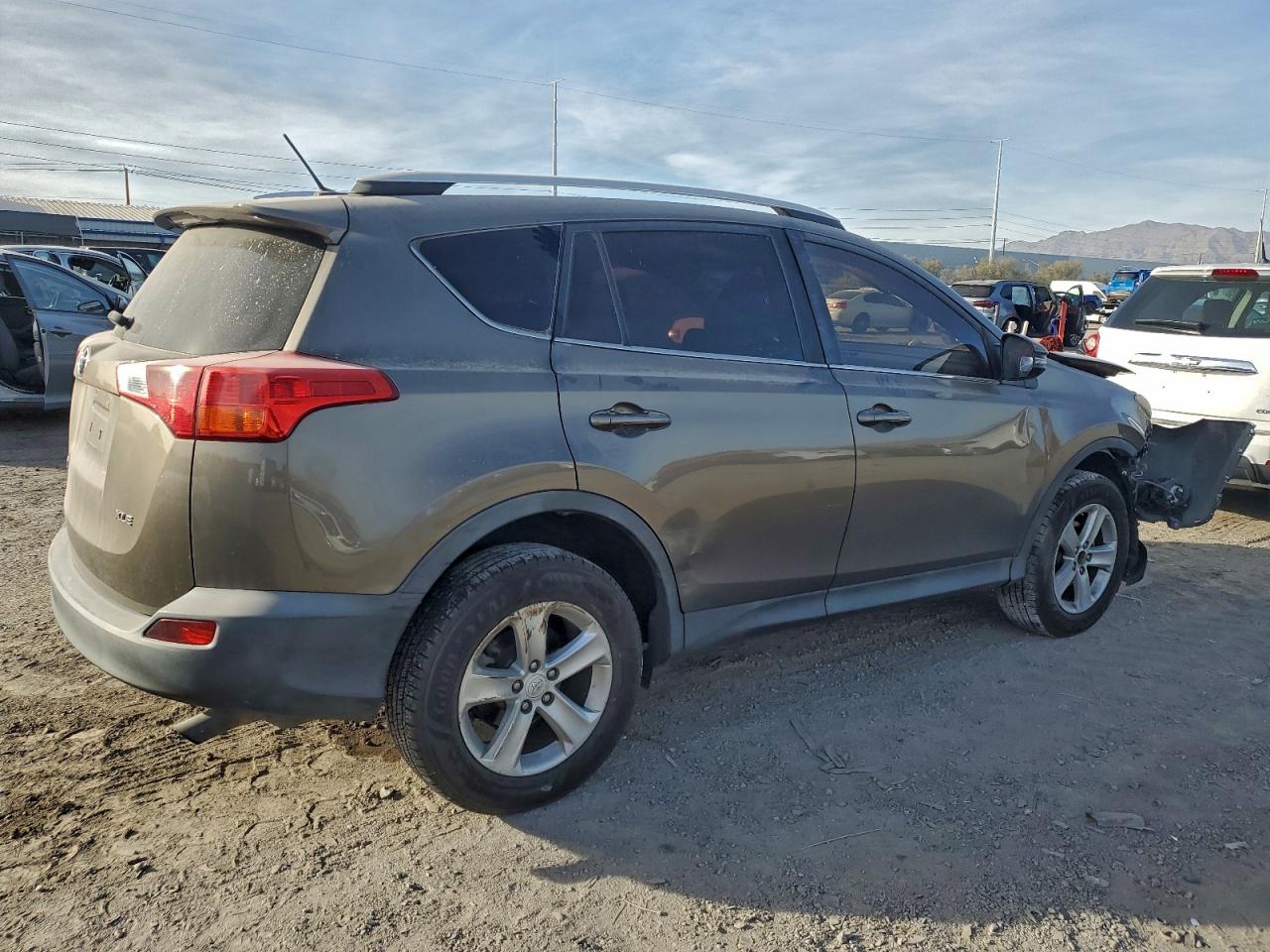 2014 TOYOTA RAV4 XLE photo 3