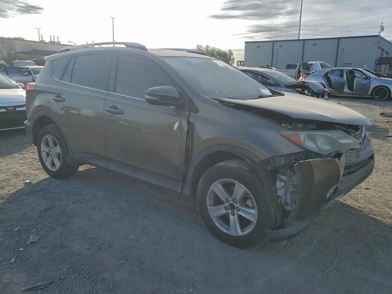 2014 TOYOTA RAV4 XLE photo 4