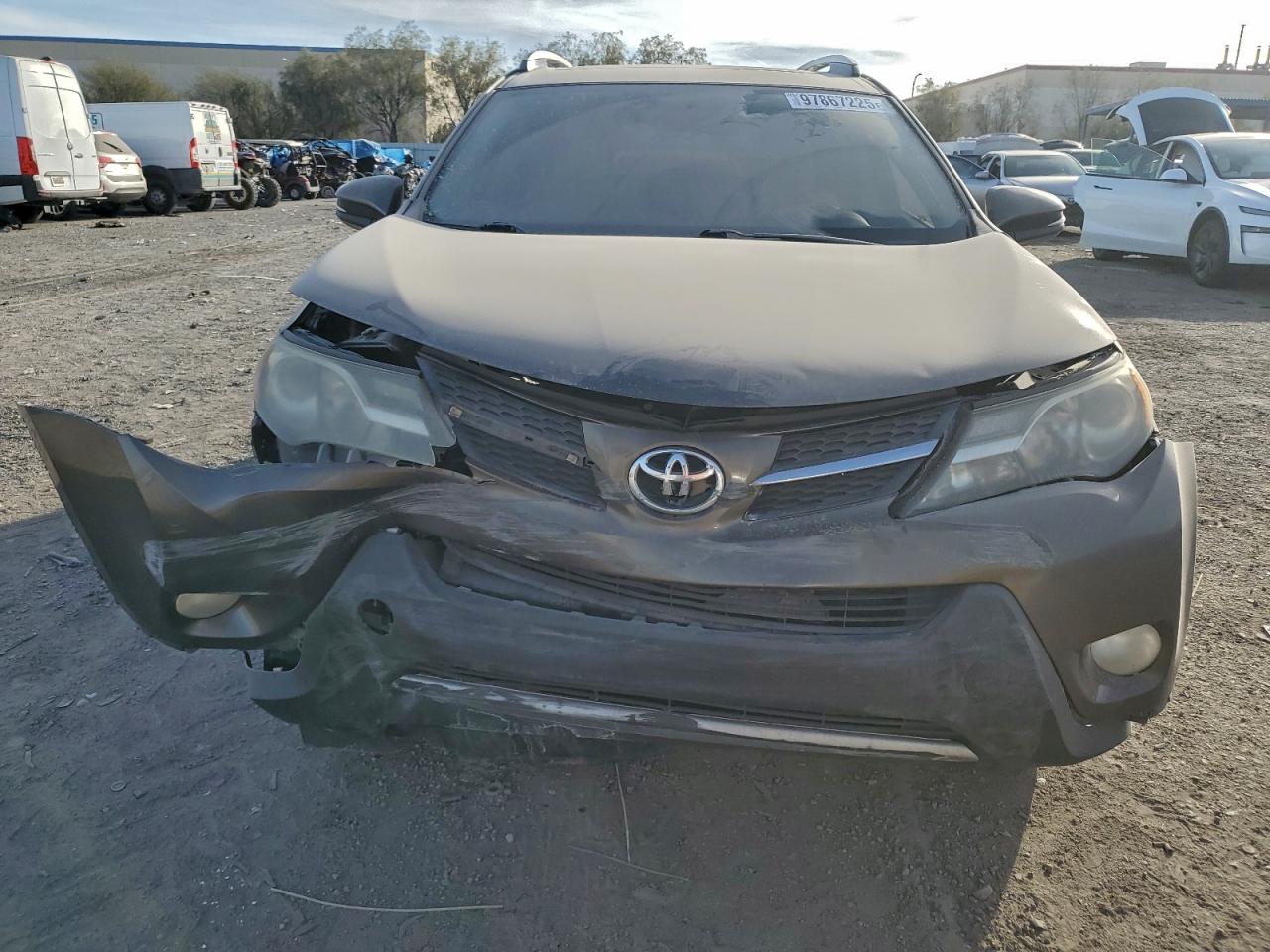 2014 TOYOTA RAV4 XLE photo 5
